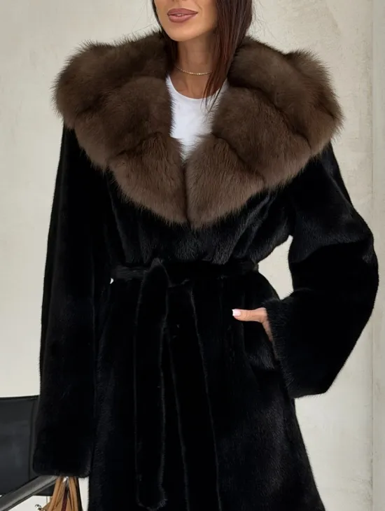 Черная норковая шуба средней длины - капюшон куница - фото 2
