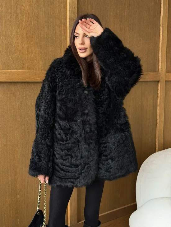 Черная двухсторонняя дубленка из меха тиградо - фото 13