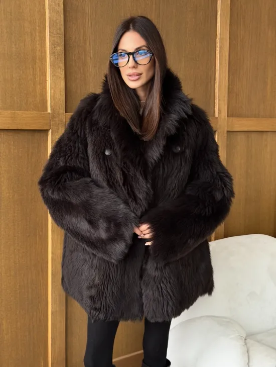 Двухсторонняя коричневая дубленка - фото 8