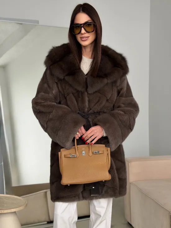 Шуба норковая с капюшоном из куницы - фото 9