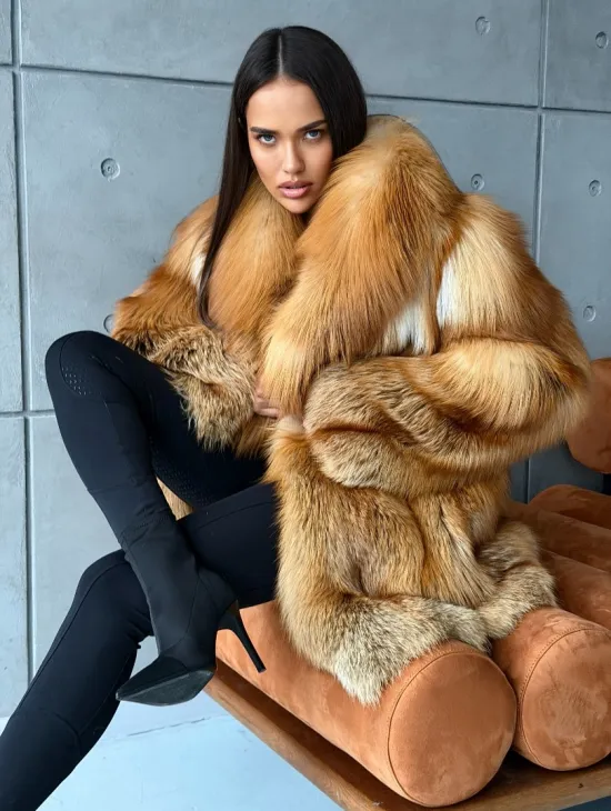 Шуба из натурального меха лисы - фото 7
