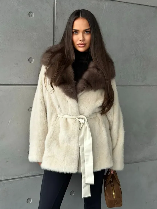 Светлая норковая шуба oversize - воротник куница - фото 10