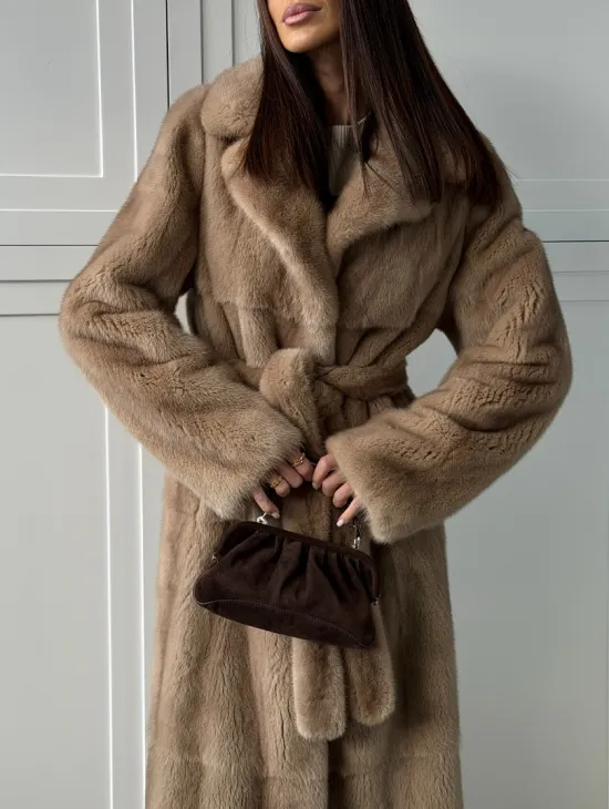 Прямая шуба из меха норки с поясом (бежевая) - фото 3