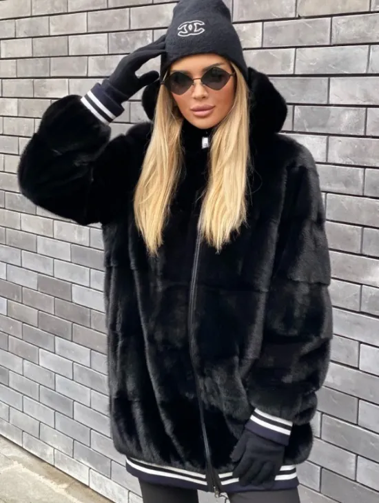 Удлиненный бомбер из меха скандинавской норки с капюшоном на молнии - фото 1