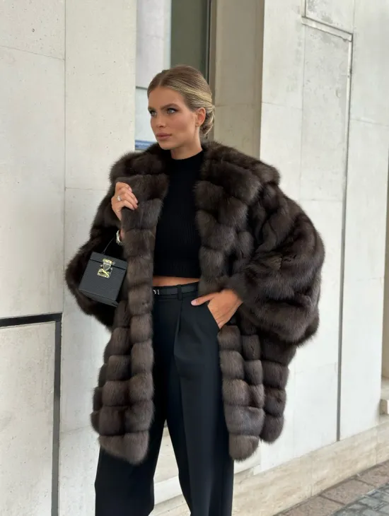 Эффектный жакет из меха соболя с капюшоном седина 1/2 - фото 7