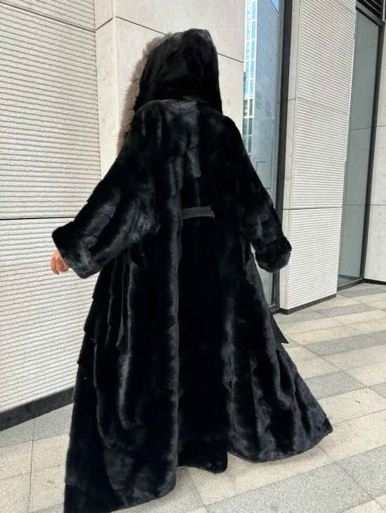Роскошная шуба из финской норки с капюшоном из меха куницы - черный бриллиант - фото 3