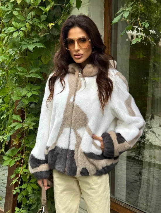 Стильная норковая куртка с капюшоном - фото 8