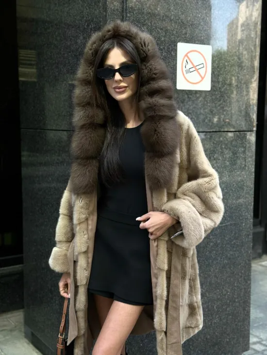 Шуба норковая с капюшоном куница - цвет пастель - фото 4