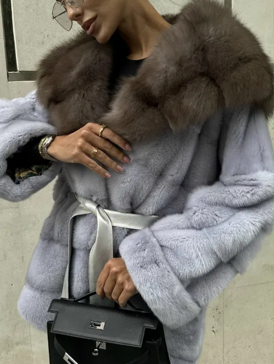 Шуба норковая с капюшоном из меха куницы - цвет голубой - фото 3