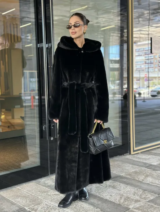 Удлиненная шуба из норки BLACKGLAMA с капюшоном - фото 7