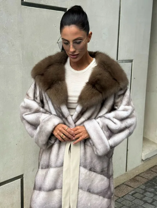 Шуба норковая с капюшоном из меха куницы - колотый лед - фото 9