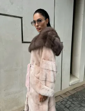 Норковая шуба с капюшоном из меха куницы пудрового цвета (нежно-розовый) - фото 10