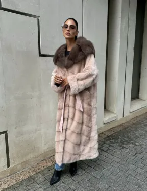 Норковая шуба с капюшоном из меха куницы пудрового цвета (нежно-розовый) - фото 14