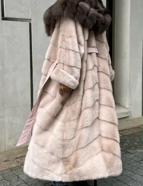 Норковая шуба с капюшоном из меха куницы пудрового цвета (нежно-розовый) - фото 6