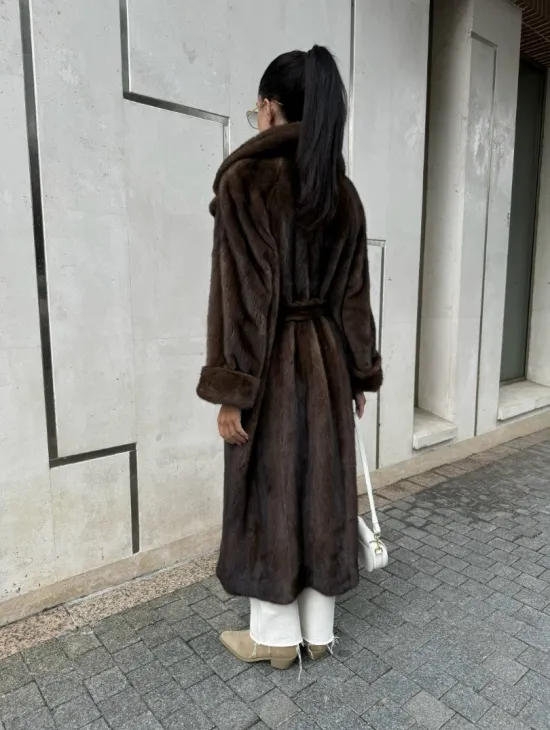 Женская винтажная шуба из аукционного меха норки Saga Furs - фото 9