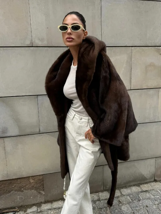 Шуба из скандинавской норки с капюшоном летучая мышь, роспуск орех - фото 7