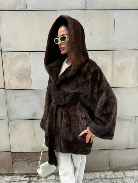 Шуба из скандинавской норки с капюшоном летучая мышь, роспуск орех - фото 10