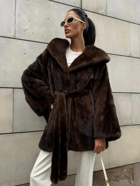 Шуба из скандинавской норки с капюшоном летучая мышь, роспуск орех - фото 5