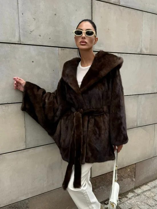 Шуба из скандинавской норки с капюшоном летучая мышь, роспуск орех - фото 9